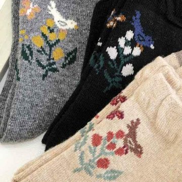 あなたに優しい靴下（花柄とトリ）の画像