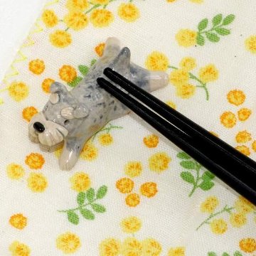 豆屋　箸置き（ミニチュアシュナウザー　ソルト＆ペッパー　ひらめ寝）の画像