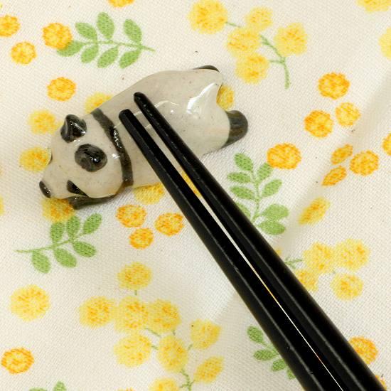 豆屋　箸置き（パンダ　うつぶせ　まっすぐ）の画像