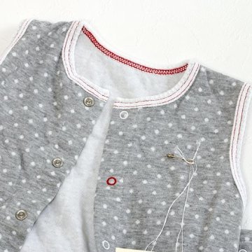 【訳あってお買い得！】coco walk ドットロンパース　70cmの画像