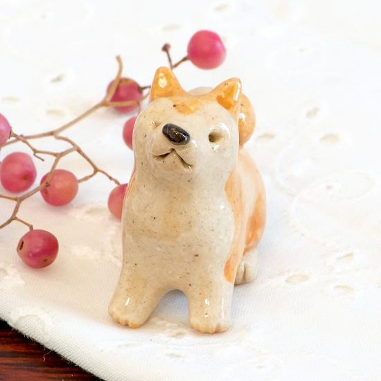 豆屋　箸置き（秋田犬　おすわり）の画像