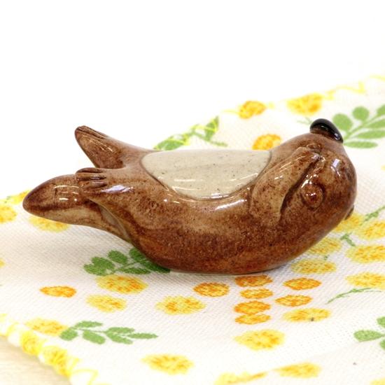 豆屋　箸置き（ラッコ　よこ）の画像