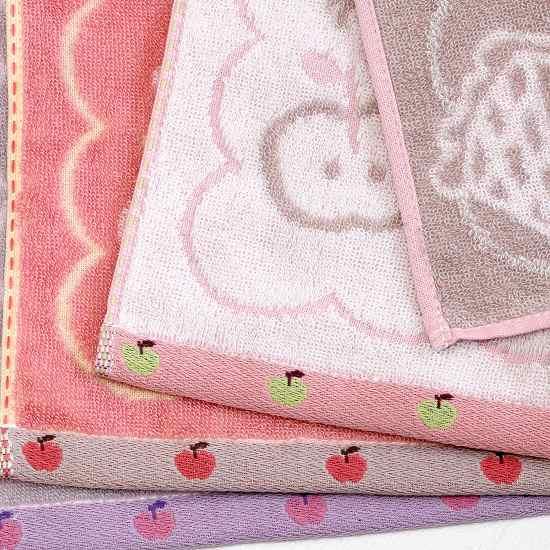 GuGu World タオルハンカチ（猫とアップル）の画像