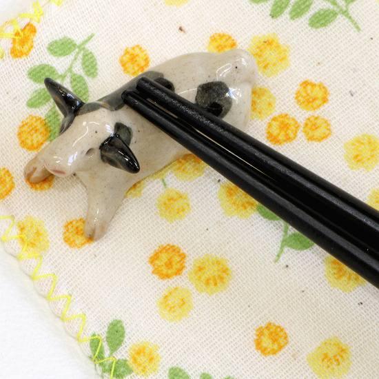 豆屋　箸置き（仔うし　ねころび）の画像