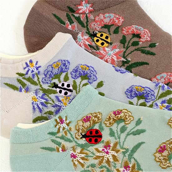 Plus Vanilla スニーカーソックス（てんとう虫刺繍）の画像