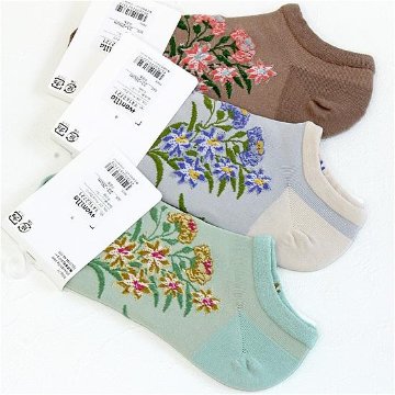 Plus Vanilla スニーカーソックス（てんとう虫刺繍）の画像