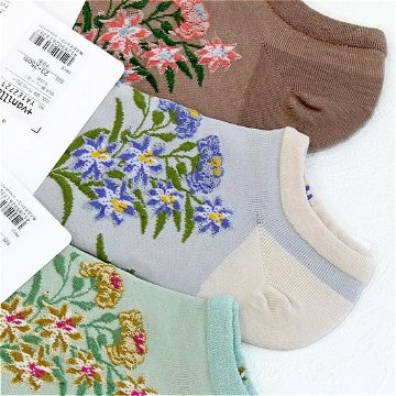 Plus Vanilla スニーカーソックス（てんとう虫刺繍）の画像