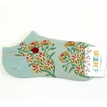 Plus Vanilla スニーカーソックス（てんとう虫刺繍）の画像