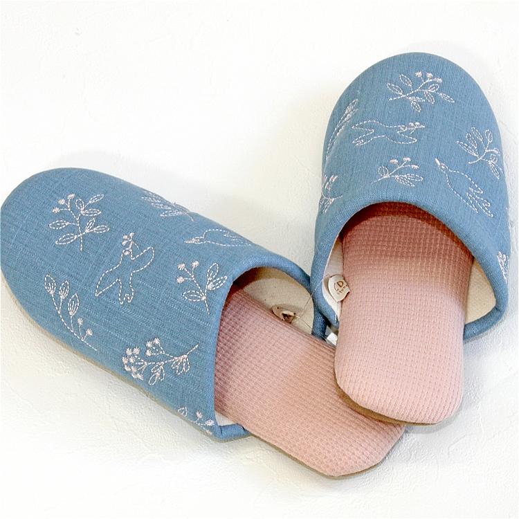 ハノカ　線画刺繍スリッパ　サックス　約23～24.5cmの画像