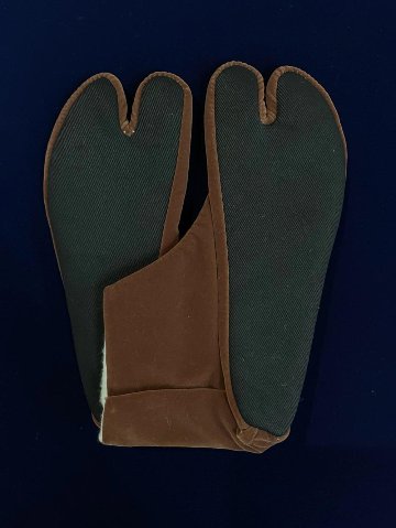 モダン刺繍足袋(ベルベット調) 茶 22.5cm画像
