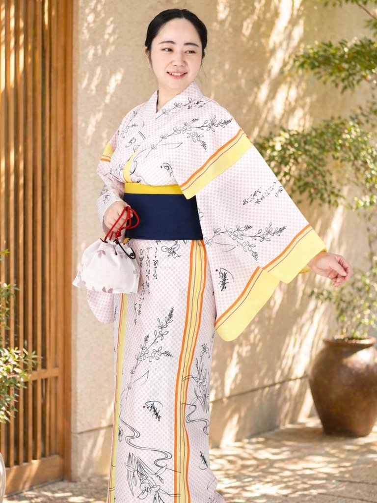 23.新品 10L えんじ色にピンク、黄色、緑(秋桜柄)浴衣単品 黄色・ピンク｜浴衣を色で選ぶ