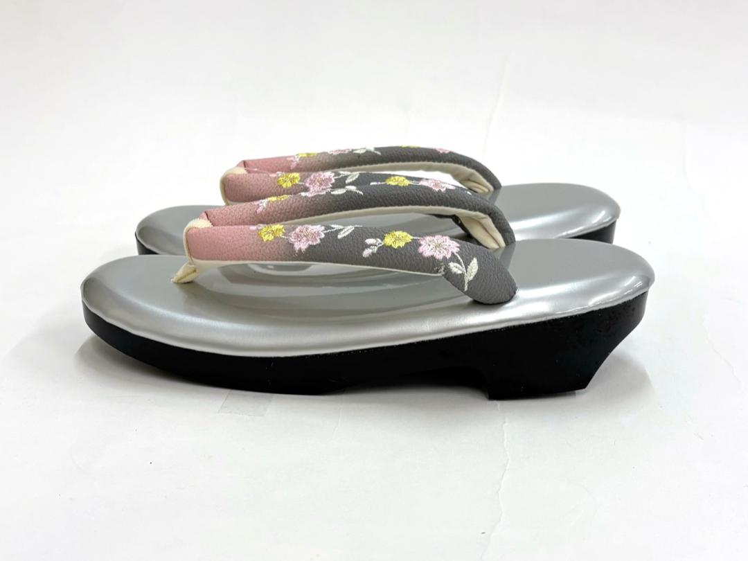 ウレタン草履（刺繍）[25]  Fサイズ 23.0~23.5cm の画像