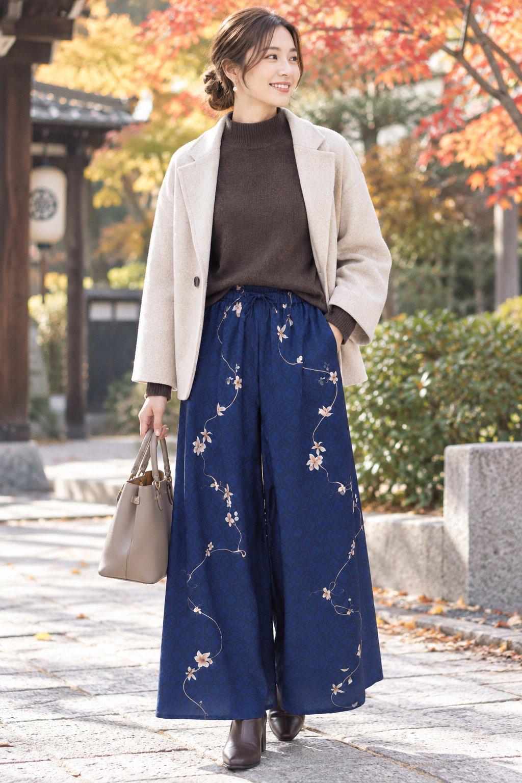 和柄ワイドパンツ　[花綴り 紺]　日本製の画像