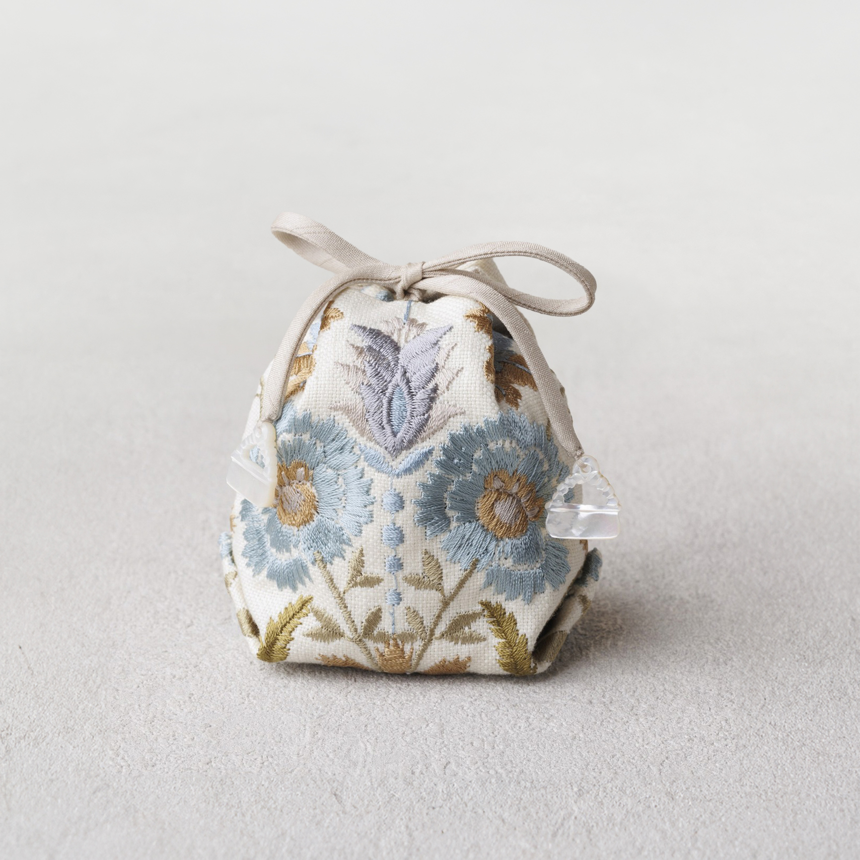 茶器袋 巾着型52　刺繍　クリーム×アクアの画像