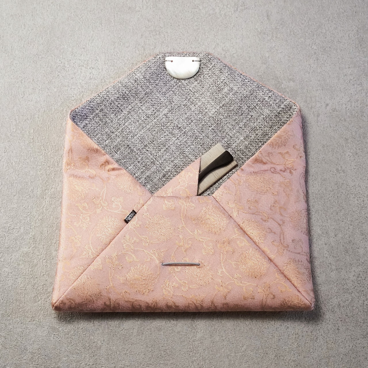 数寄屋袋＋福楊枝セット　緞子（どんす）牡丹唐草の画像