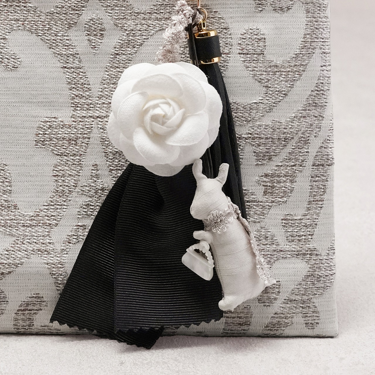 うさぎチャームつき茶礼袋83　ダマスク柄ジャガード織×南仏プロヴァンスの画像