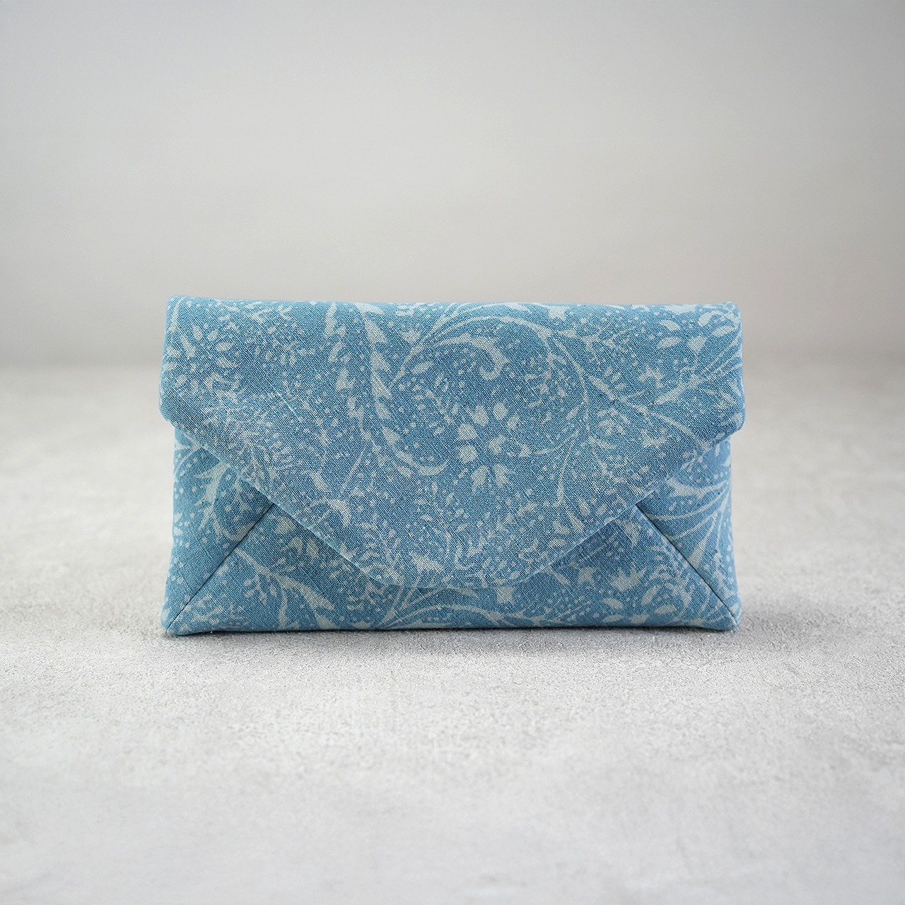 数寄屋袋32　高橋尚子さんのインド型押し更紗　淡青の画像