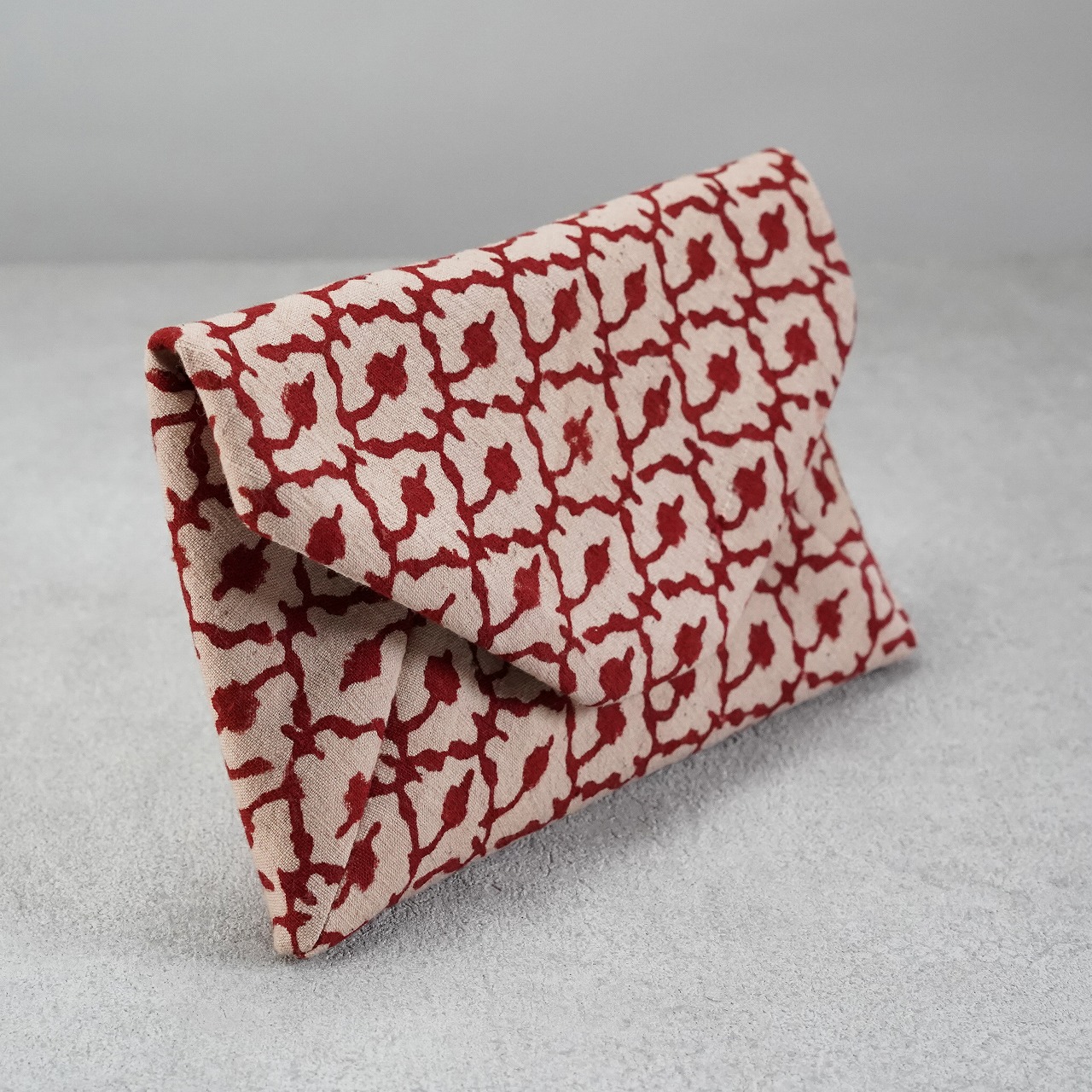 数寄屋袋34　高橋尚子さんのインド型押し更紗　蔓草文　赤の画像