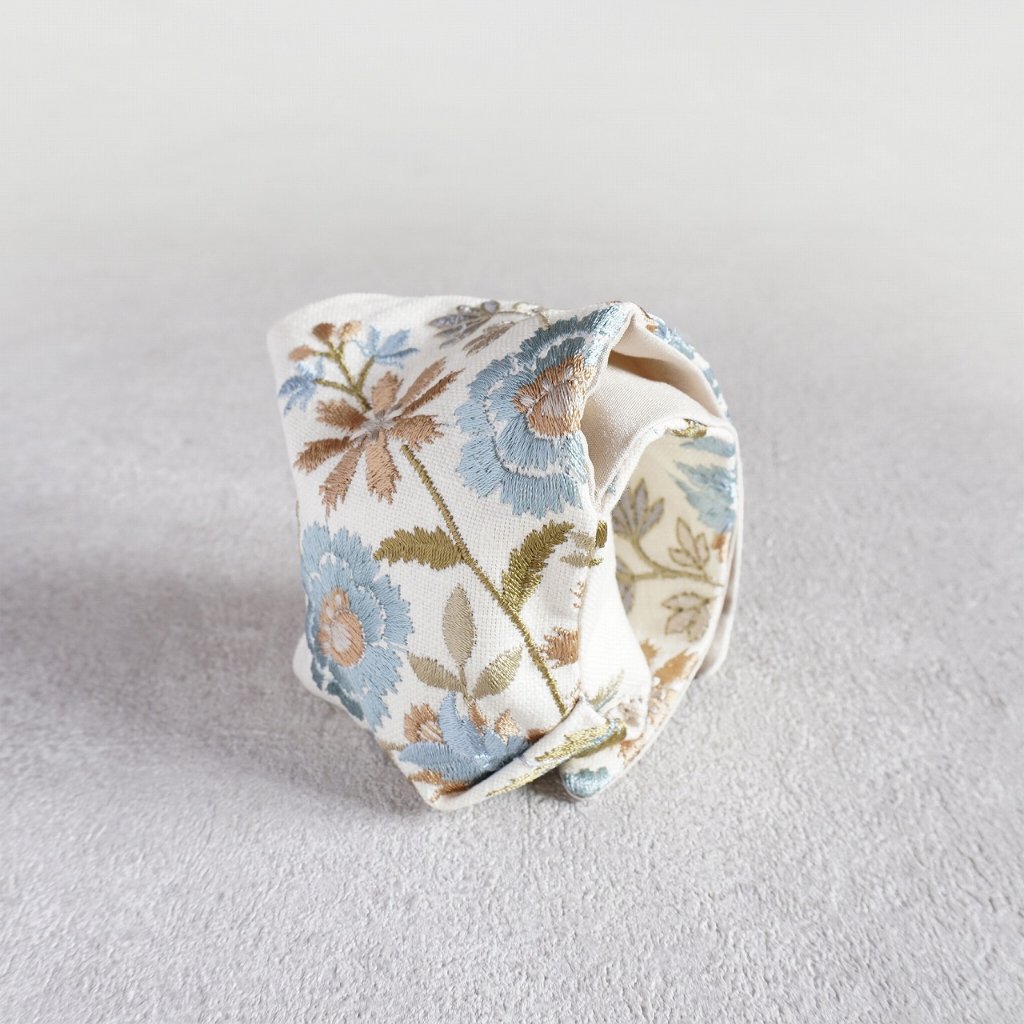 茶器袋　大津型51　刺繍　クリーム×アクアの画像