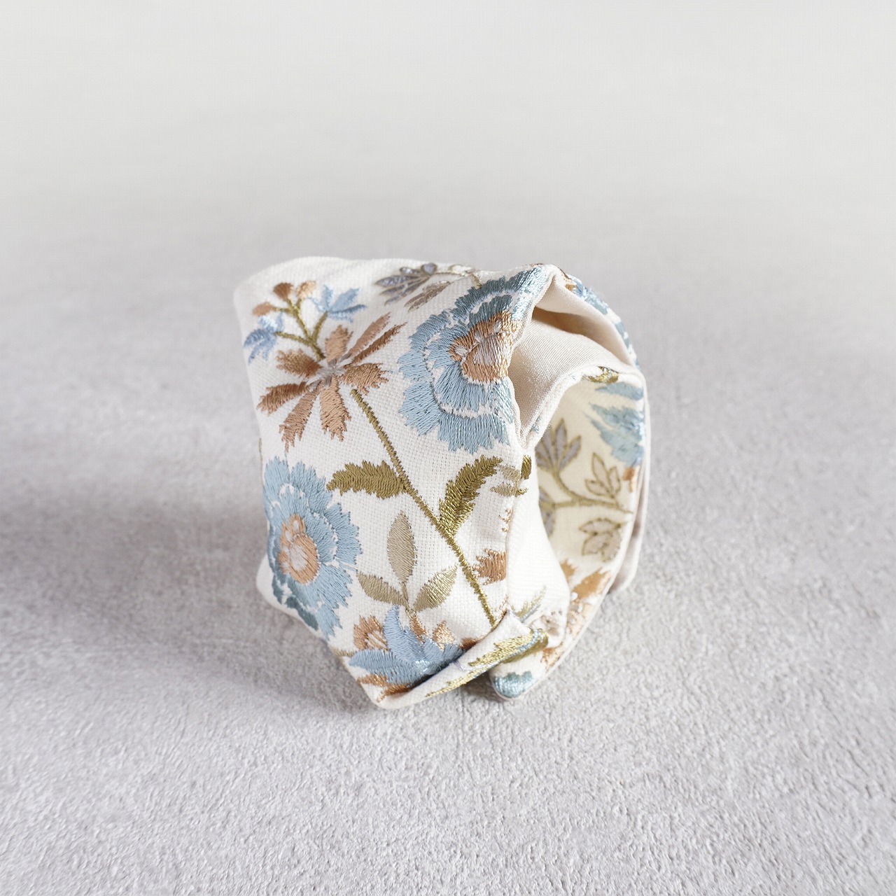 茶器袋　大津型51　刺繍　クリーム×アクアの画像