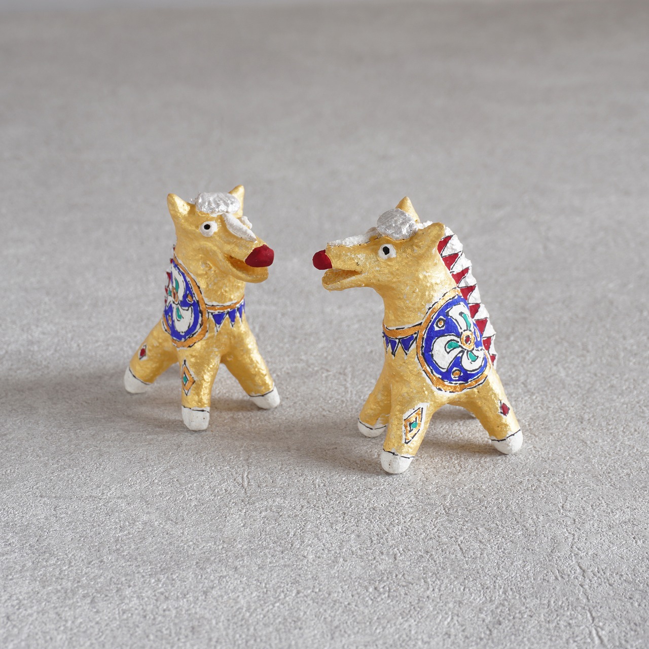 松尾三希子　午オブジェ　金の画像