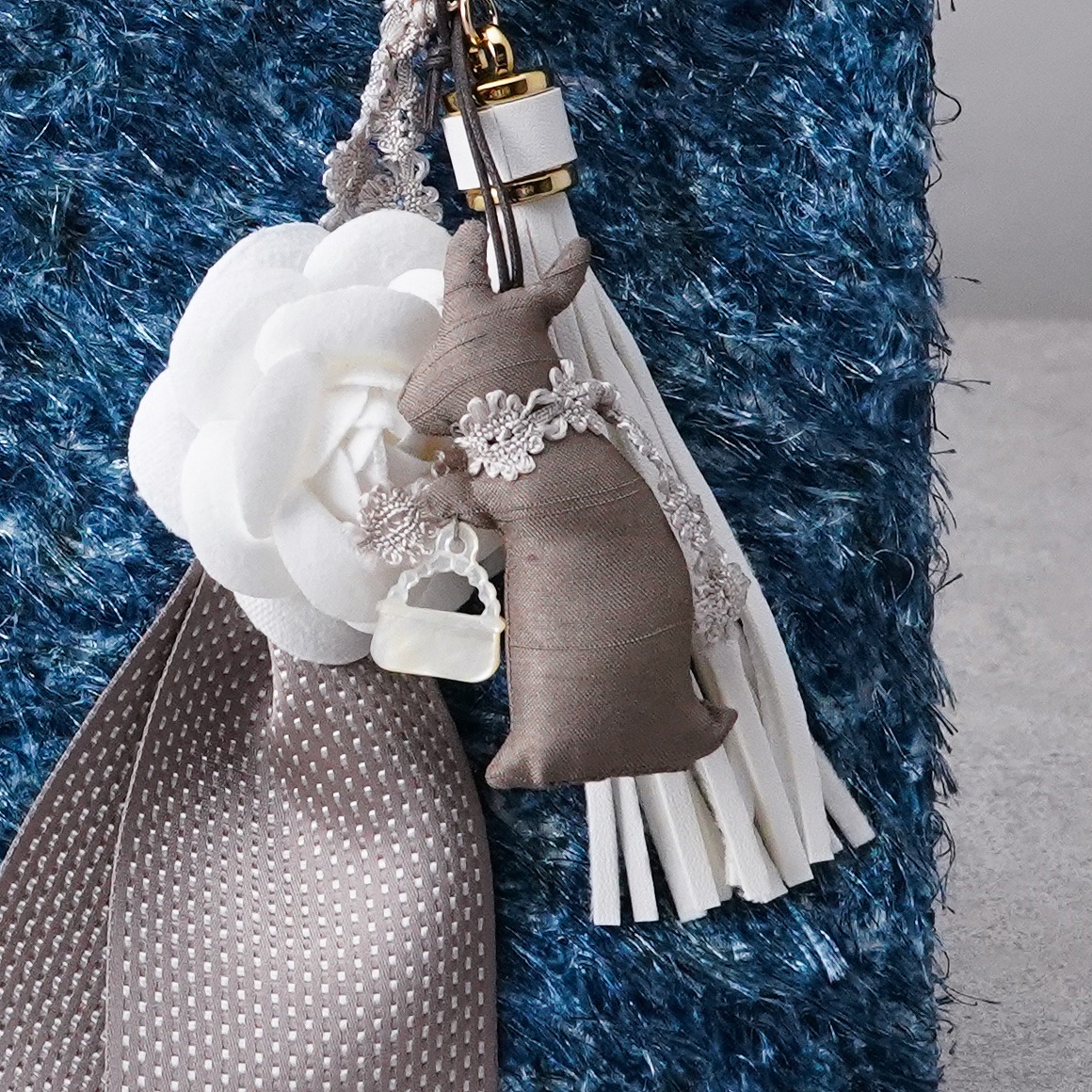 うさぎチャームつき茶礼袋109　シャギーラメブルーの画像