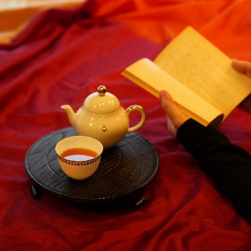 黒根来三つ足盤　6寸（18cm）の画像