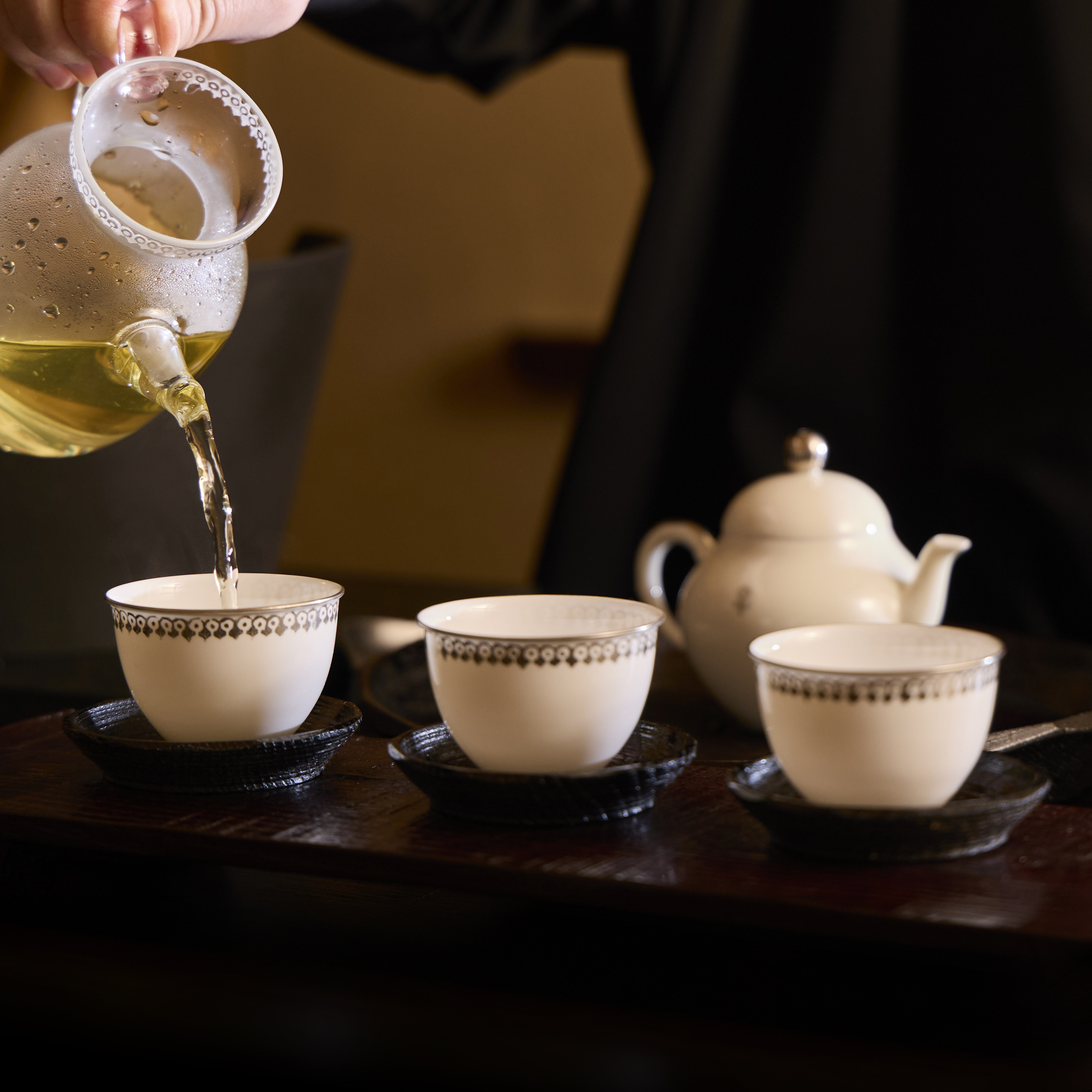 嘉門工藝オリジナル茶杯＋村瀬治兵衛茶托　１客組の画像