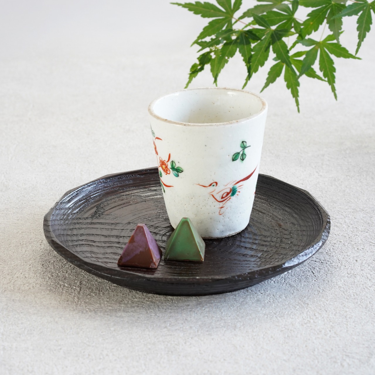 花鳥文美濃焼湯呑み＋沢栗平山皿（5寸）1客の画像