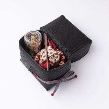 はじめての茶籠「きららS(黒)」　更紗赤＋茶杓袋プレゼント画像