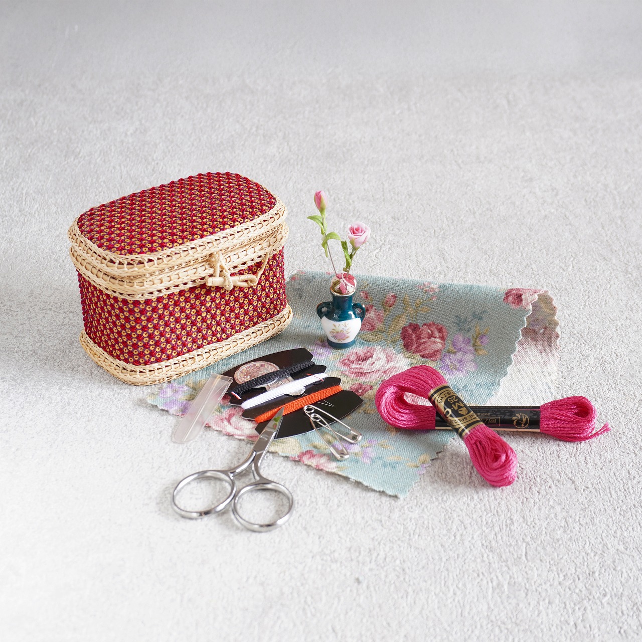 小さな小さなお裁縫かご　桐箱入の画像