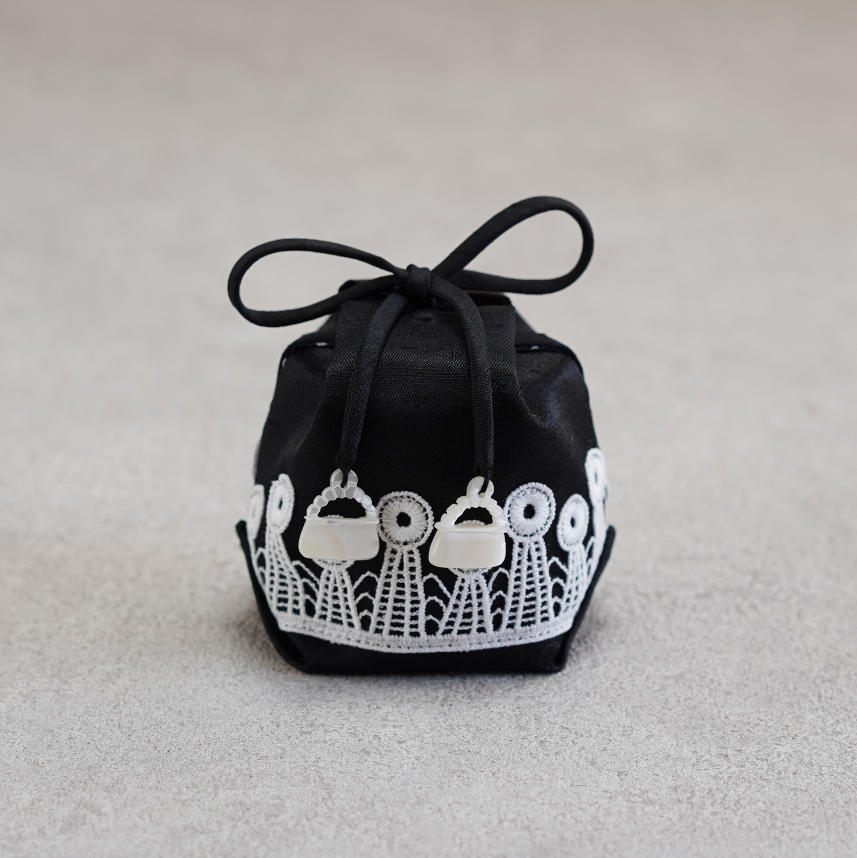 茶器袋 巾着型31　黒シャンタン×レースリボンの画像