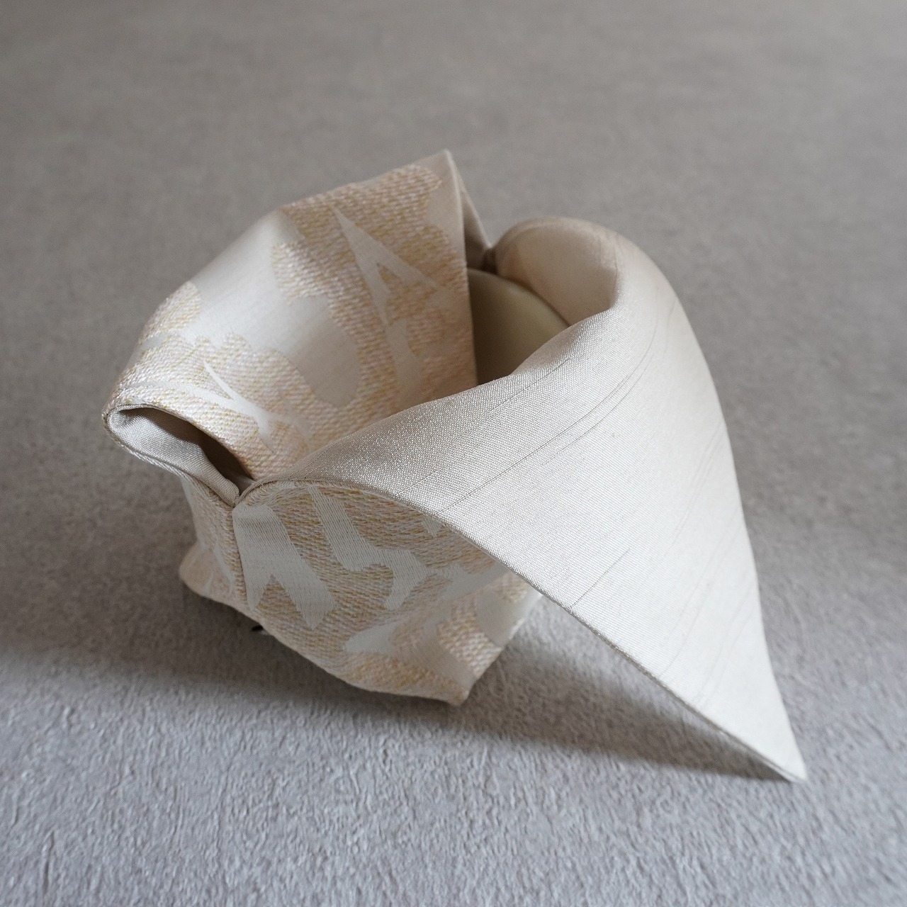 茶碗袋S 36 ダマスク柄ジャガード織　ゴールドの画像