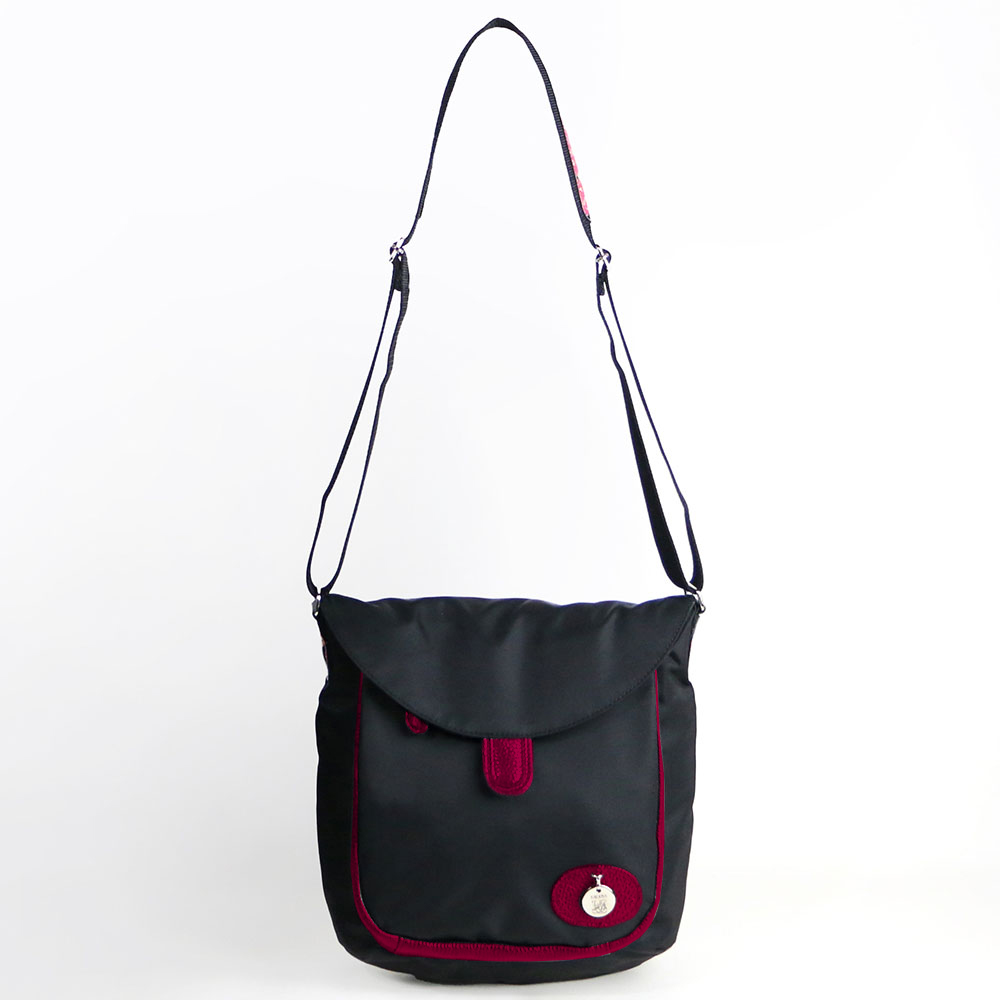 ナイロン ショルダーバッグの画像