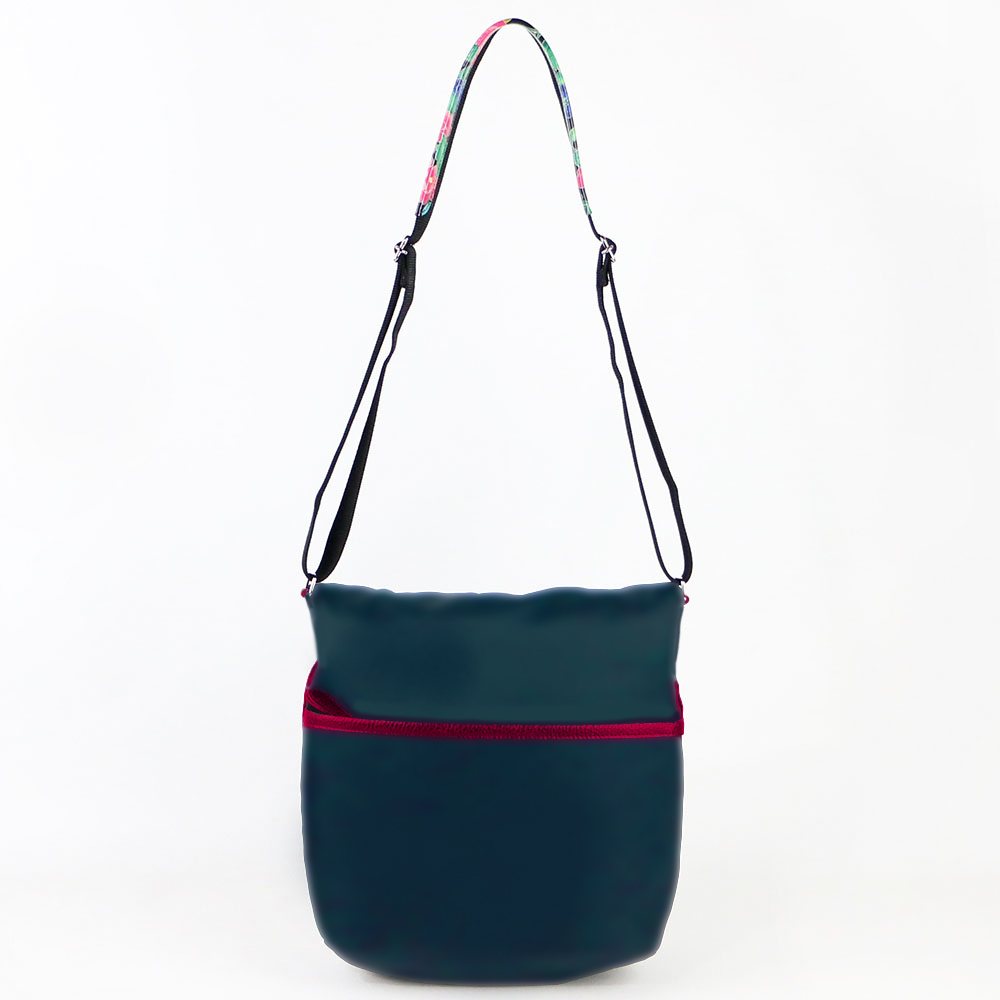 ナイロン ショルダーバッグの画像