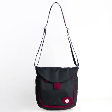 ナイロン ショルダーバッグの画像