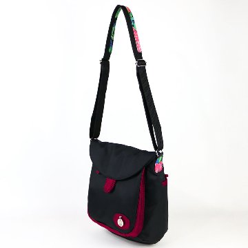 ナイロン ショルダーバッグの画像