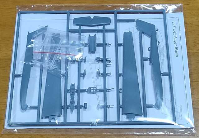 KPモデル 1/72 LET L-23 スーパーブラニック "インターナショナル" プラモデル KP0520の画像