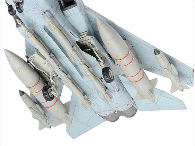 イタレリ 1/32 トーネード GR.4 (パイロット人形付き)タミヤ扱い プラモデル T25425の画像