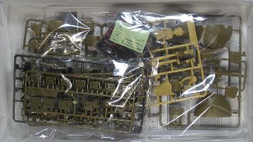 ファインモールド 1/20 天空の城ラピュタ ロボット兵(園丁ver.同スケールのシータ付き) プラモデル FG05の画像