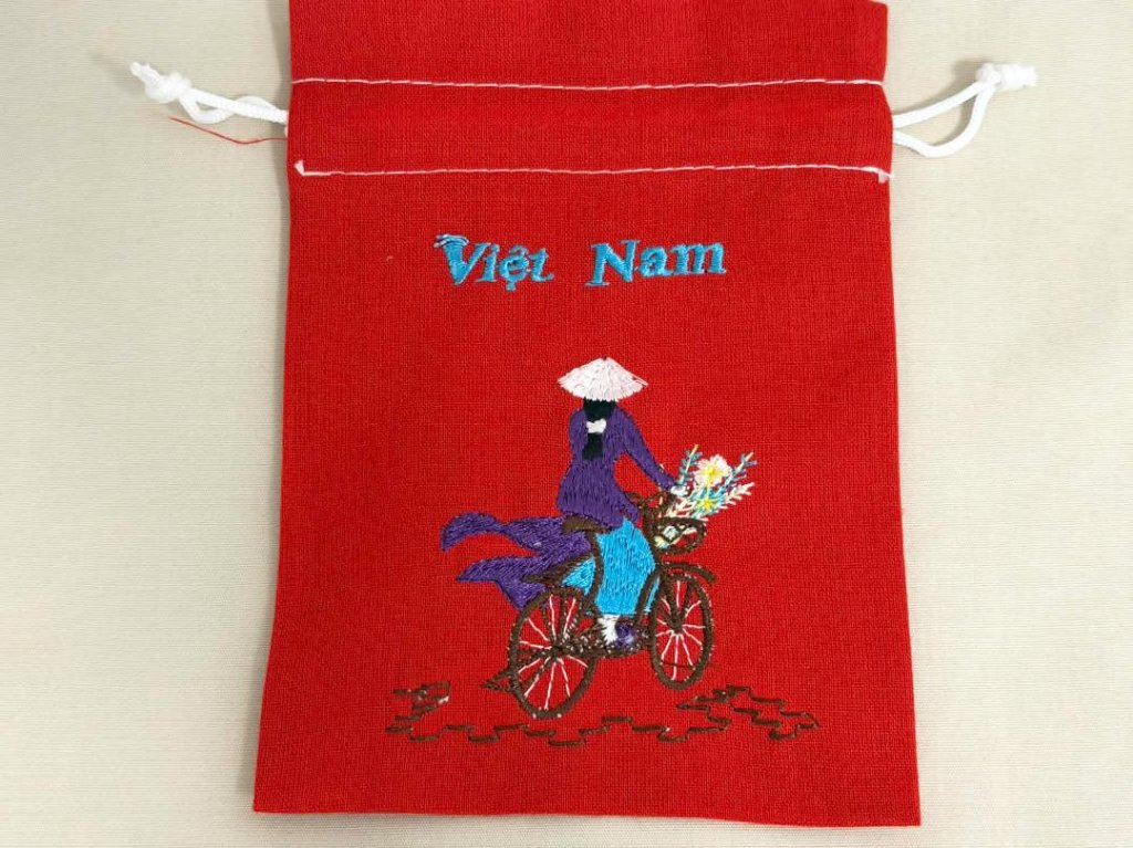 ベトナム刺繍小さなポーチ赤（B柄）の画像