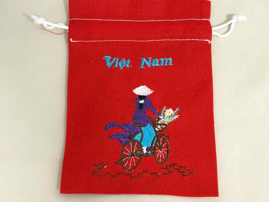 ベトナム刺繍小さなポーチ赤（B柄）の画像
