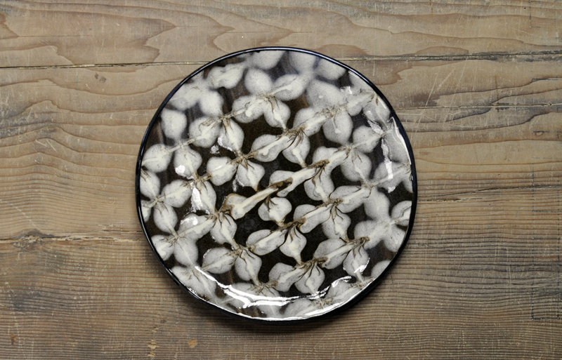 【訳あり】スリップウェア　7寸平皿（白花）３の画像