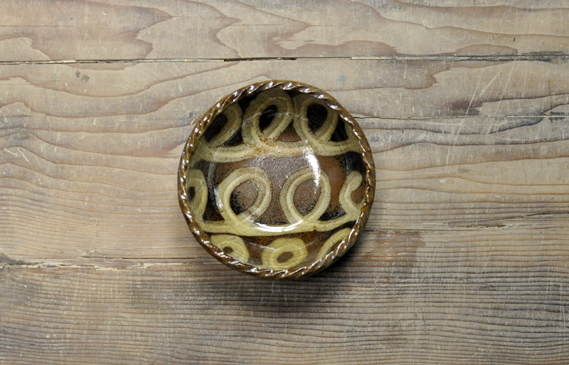 【訳あり】スリップウェア　丸鉢（茶回転）の画像