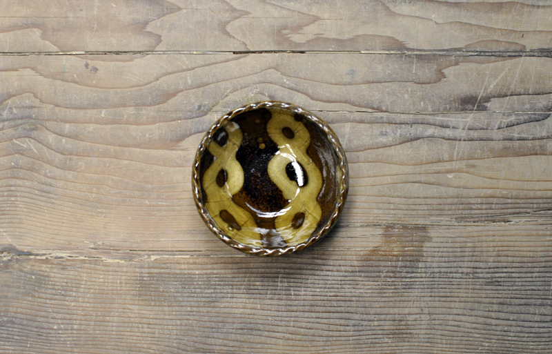 【訳あり】スリップウェア　丸小鉢（茶網）の画像