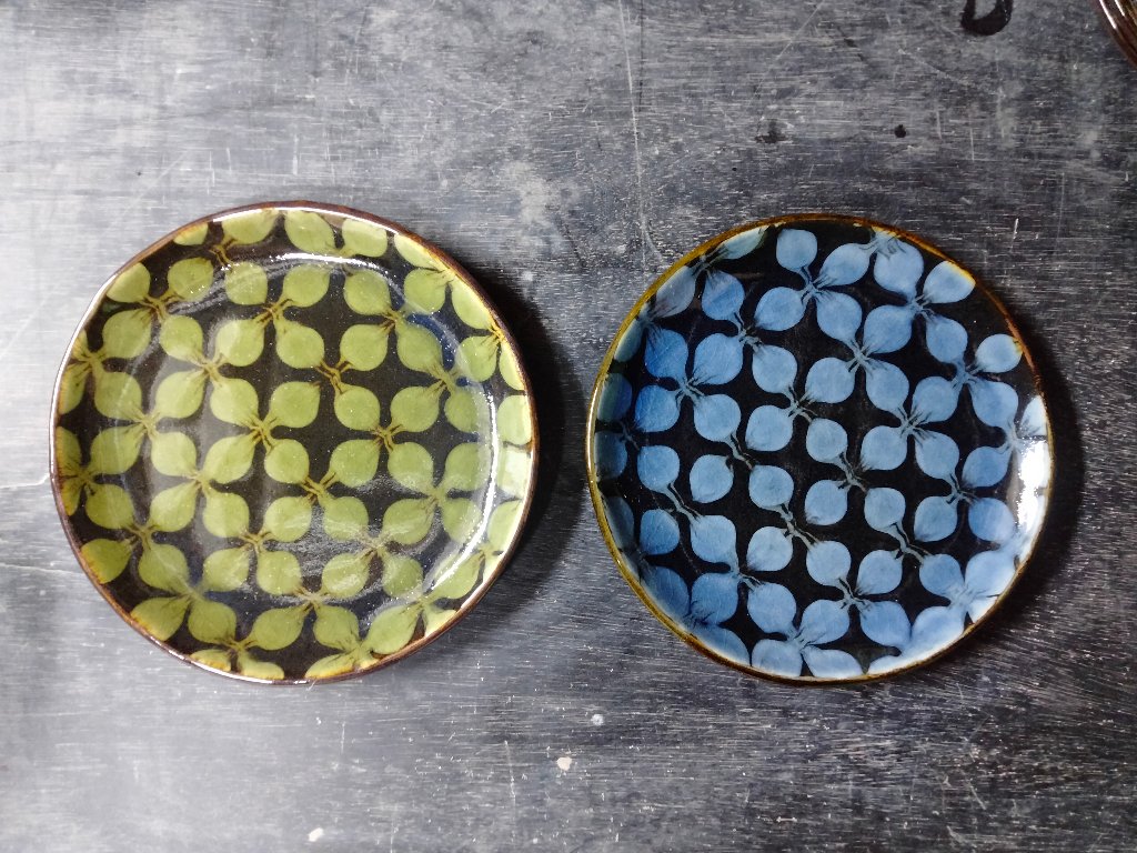 7寸平皿2枚の画像