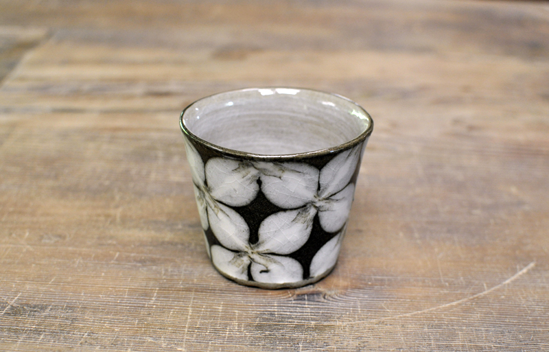 【訳あり】スリップウェア　そば猪口（白花）の画像