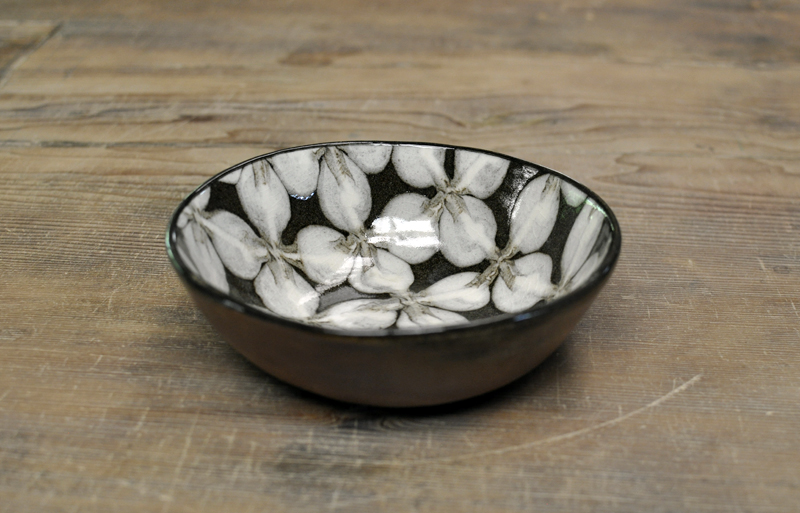 【訳あり】スリップウェア　マルチボウル（白花）の画像