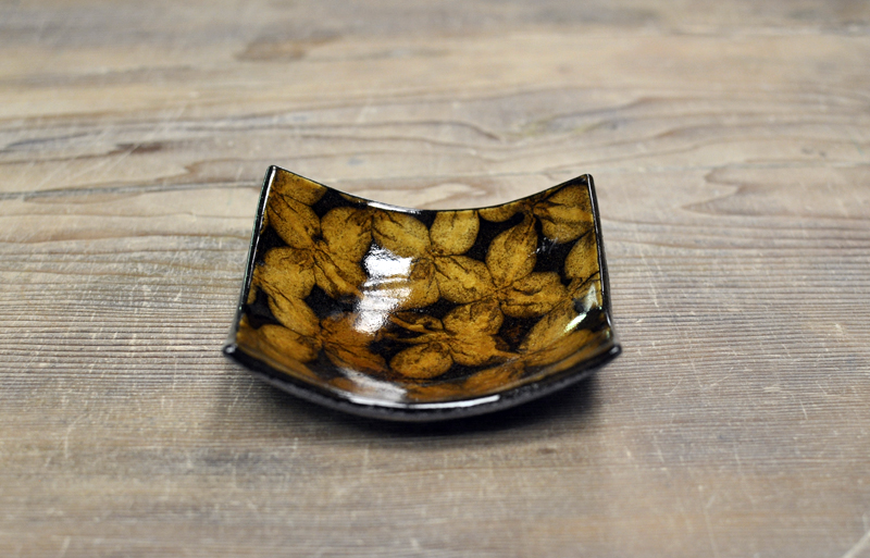 【訳あり】スリップウェア　角小鉢（飴花）の画像