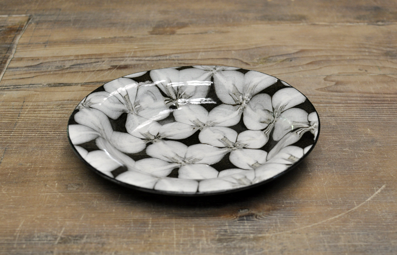 【訳あり】スリップウェア　7寸リム皿（白花）の画像